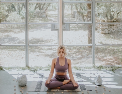 BEM-ESTAR - ALONGAMENTOS E MEDITAÇÃO