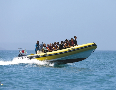 ATIVIDADES NA ÁGUA - PASSEIOS DE BARCO